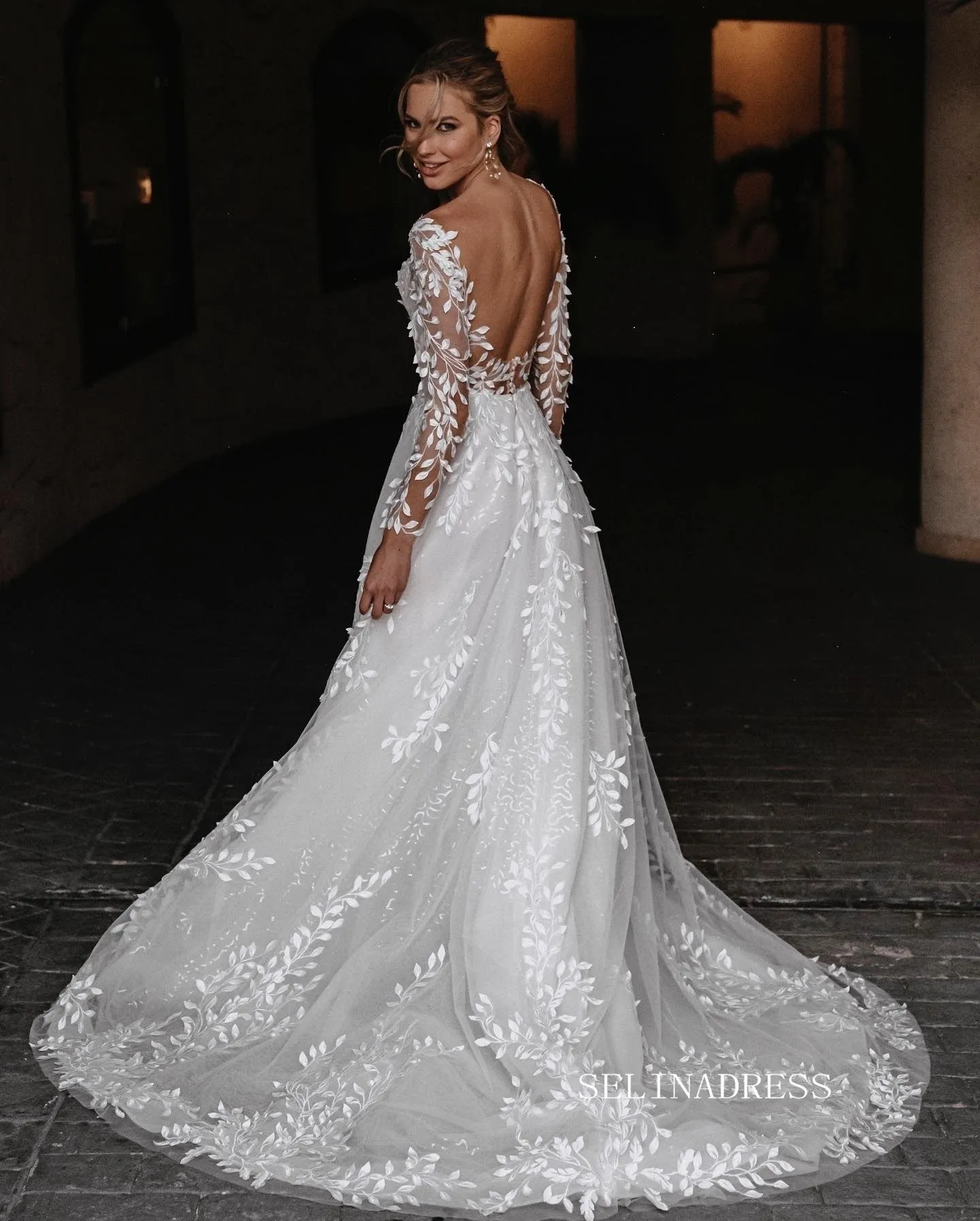 Chic A-line V neck 3D Floral Lace Wedding Dress Long Sleeve Rustic Bridal Gowns JKW205