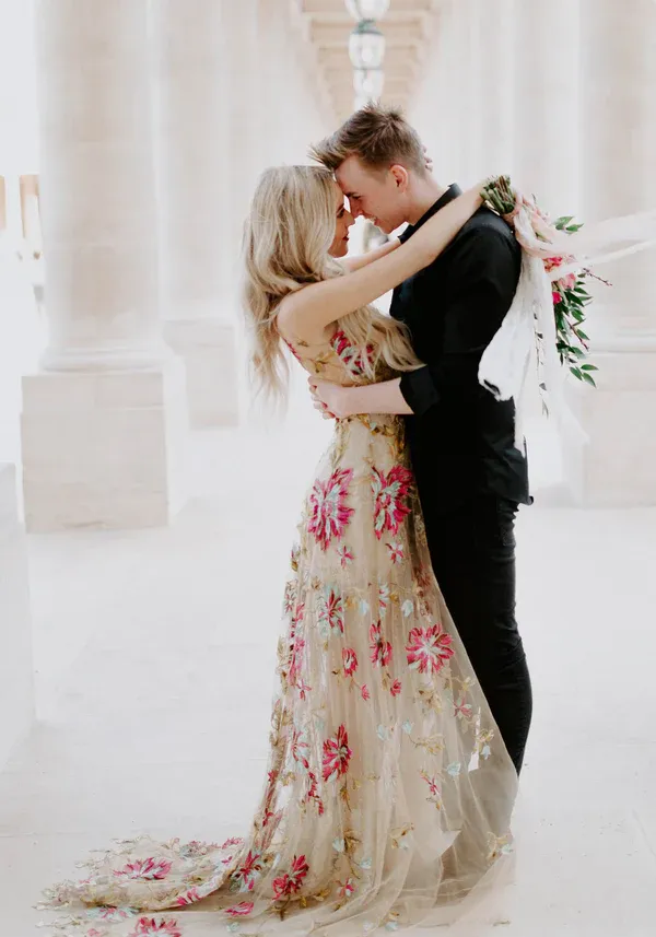 Long Wedding Dresses 3D Floral Embroidery Wedding Gowns JKW128